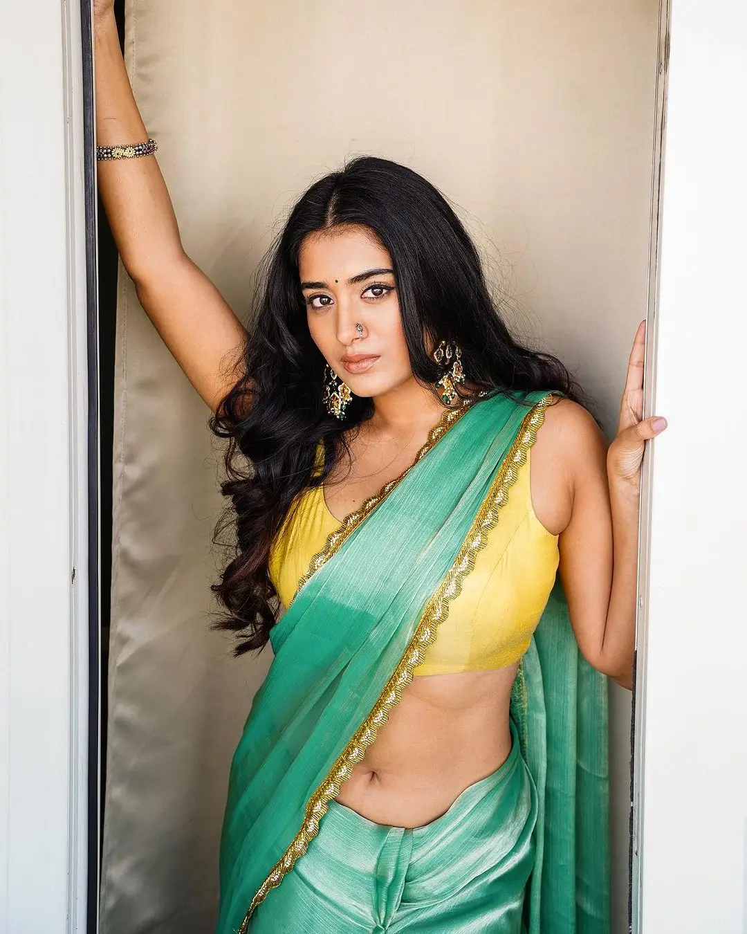 Rashi Singh in Green Saree Yellow Sleeveless Blouse